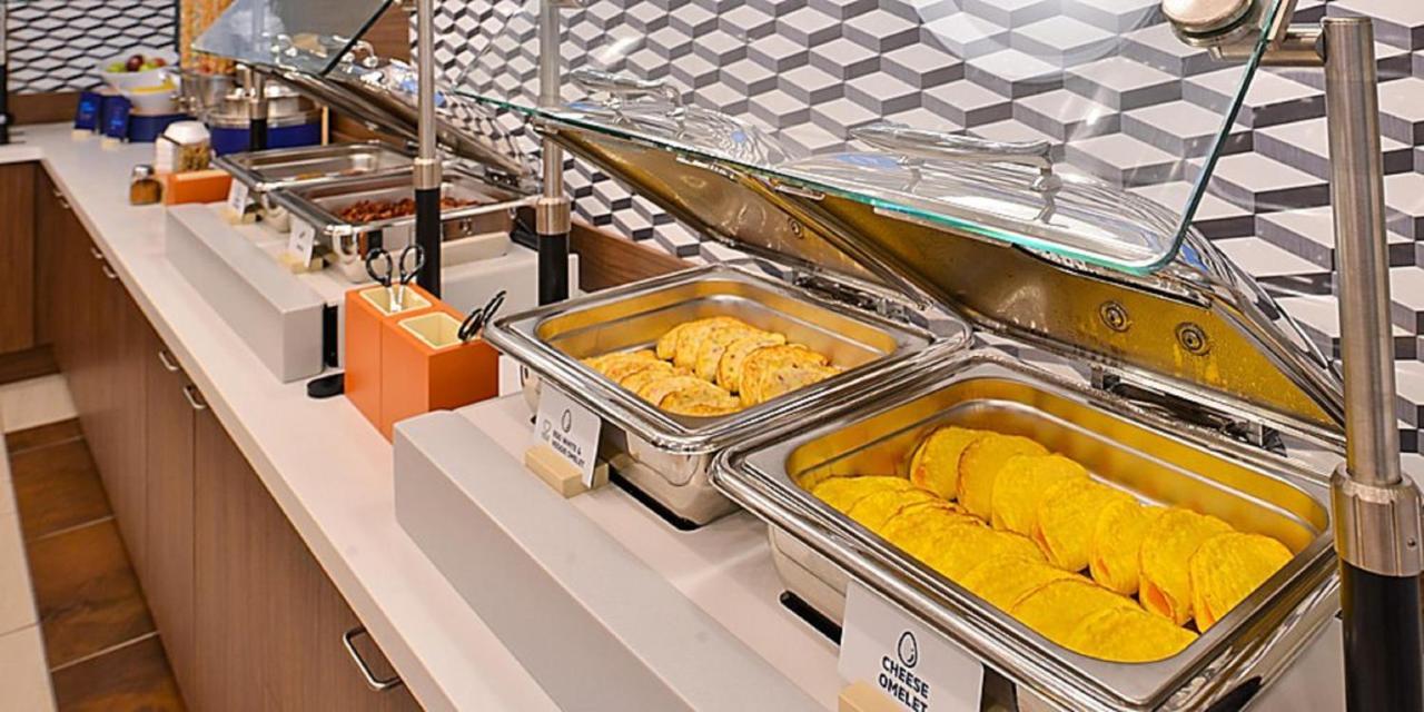 大急流城机场南智选假日套房酒店 外观 照片